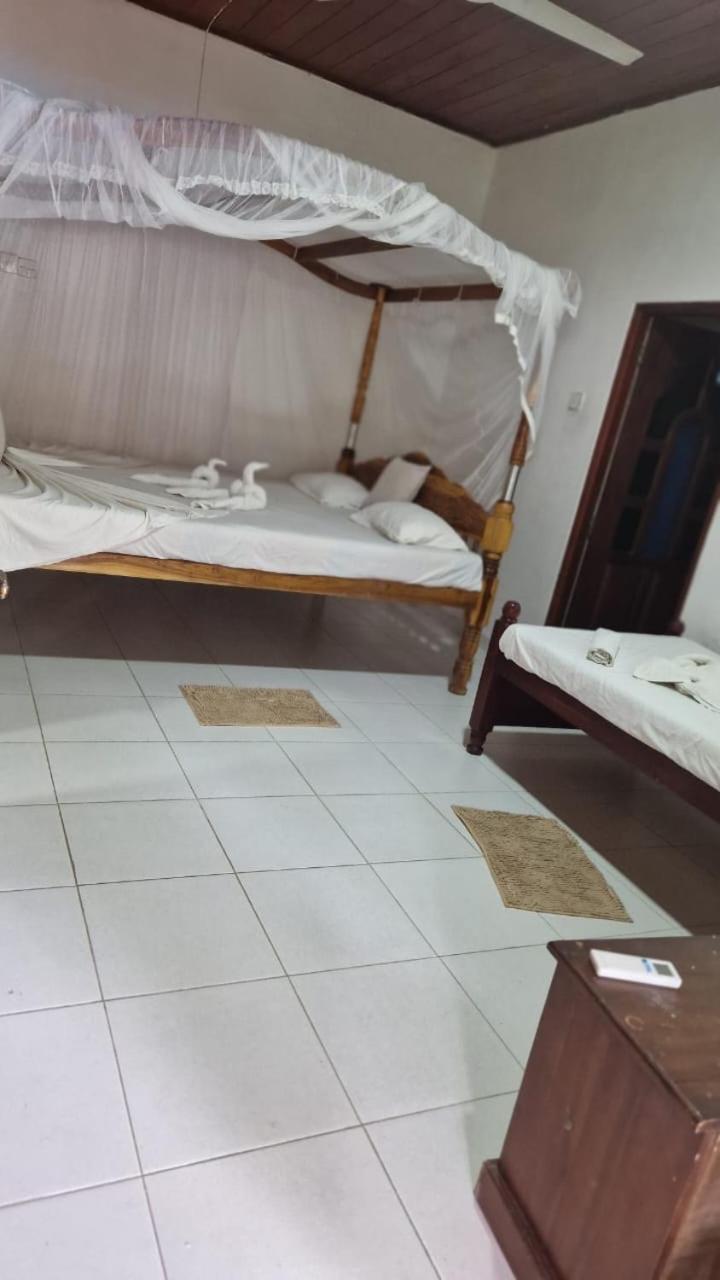 Damith Guest House Unawatuna Esterno foto