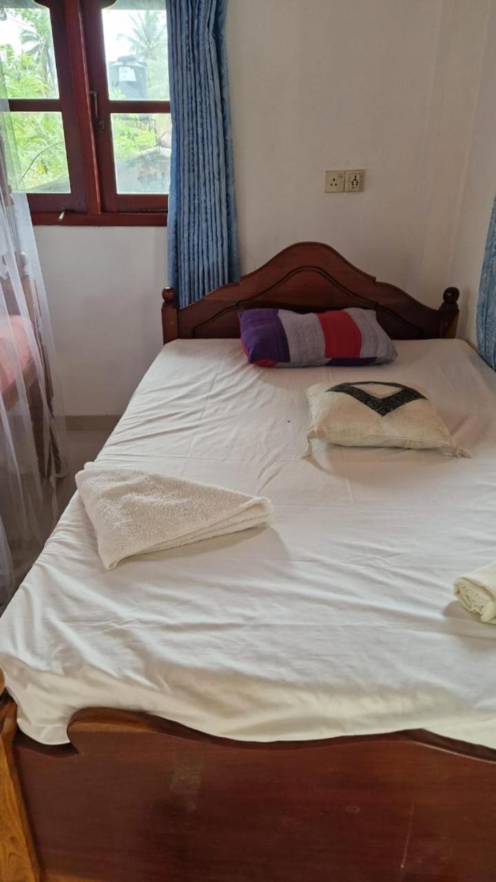 Damith Guest House Unawatuna Esterno foto
