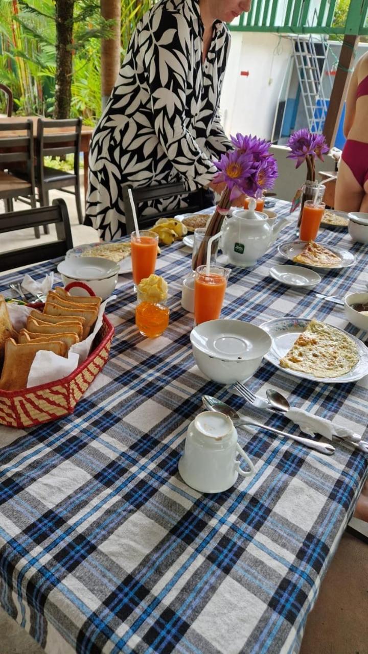 Damith Guest House Unawatuna Esterno foto